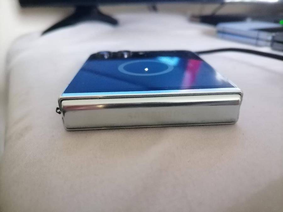 SAMSUNG Z FLIP 5(DEFECTIVE)