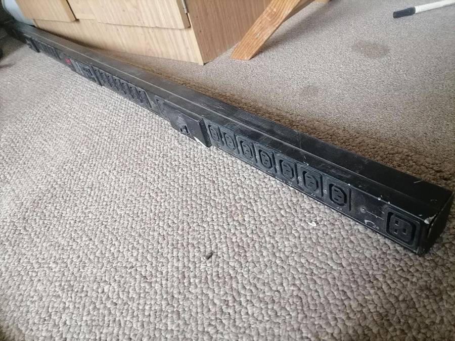 APC AP8953 PDU Rack
