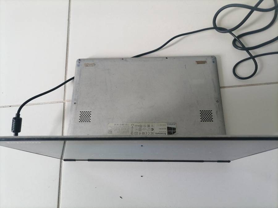 I5 LENOVO YOGA 2 11 LAPTOP/TABLET. WORKING CRACK ON GLASS*SOLD AS IS**