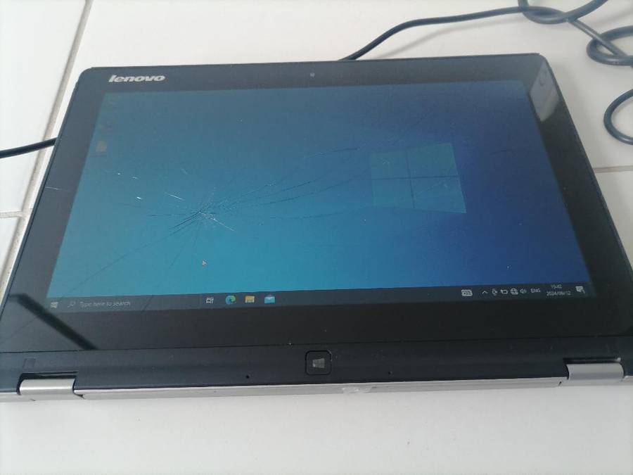 I5 LENOVO YOGA 2 11 LAPTOP/TABLET. WORKING CRACK ON GLASS*SOLD AS IS**