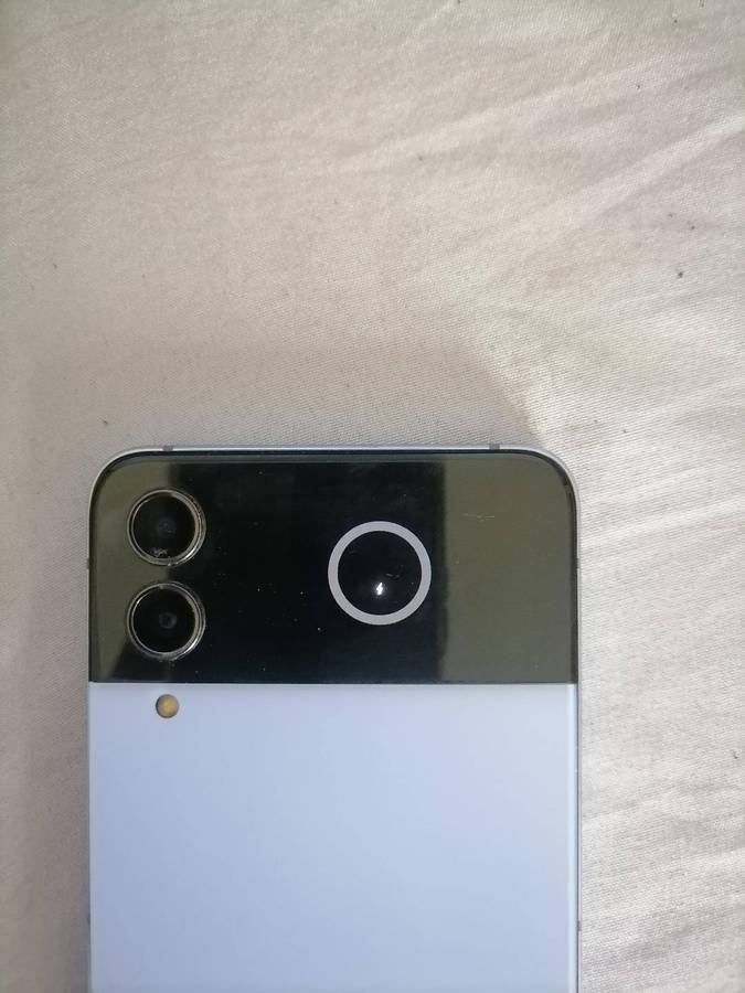 SAMSUNG GALAXY Z FLIP 4(DEFECTIVE)