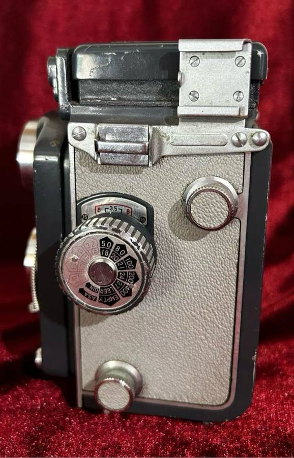 YASHICA 44 TLR Film Camera grey Yashikor 60mm f/3.5 Lens Japan