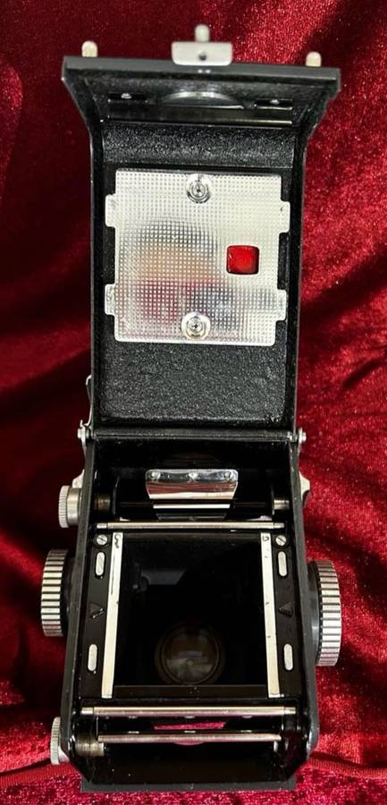 YASHICA 44 TLR Film Camera grey Yashikor 60mm f/3.5 Lens Japan
