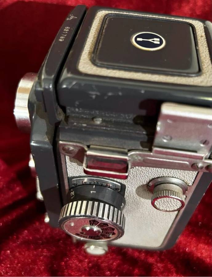 YASHICA 44 TLR Film Camera grey Yashikor 60mm f/3.5 Lens Japan
