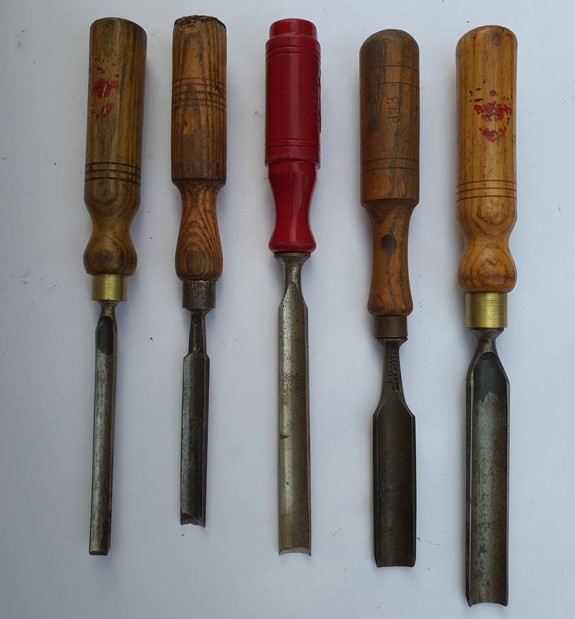 Set Of Mixed Vintage Chisels (x9)  Gouge Chisels & Bevel Bench Chisels