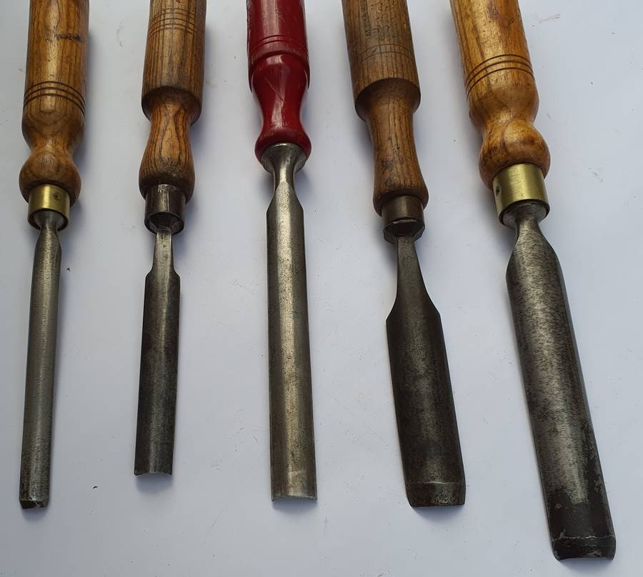 Set Of Mixed Vintage Chisels (x9)  Gouge Chisels & Bevel Bench Chisels
