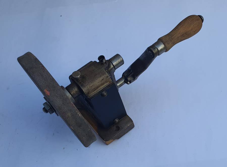 Vintage Hand Crank Grinder - Excellent Condition
