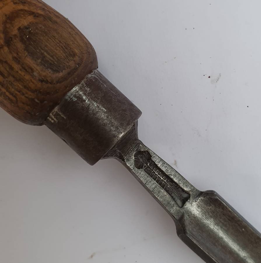 Set Of Mixed Vintage Chisels (x9)  Gouge Chisels & Bevel Bench Chisels