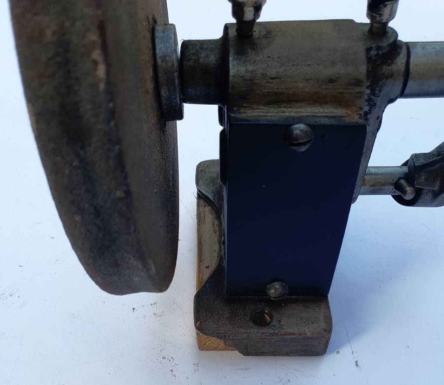 Vintage Hand Crank Grinder - Excellent Condition