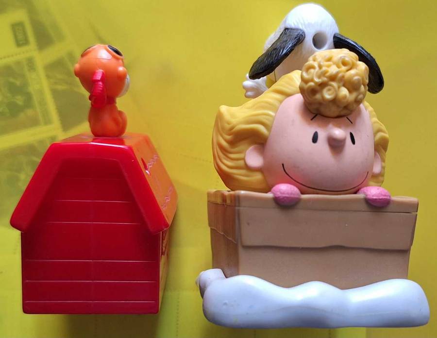 MacDonalds Snoopy and Peanuts 2 Toys