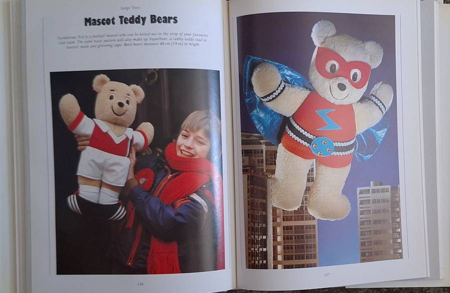 Favourite Dolls & Toys by Jean Greenhowe Hardcover