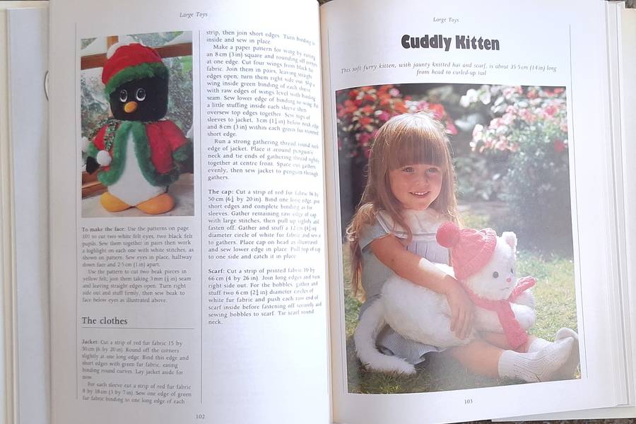 Favourite Dolls & Toys by Jean Greenhowe Hardcover