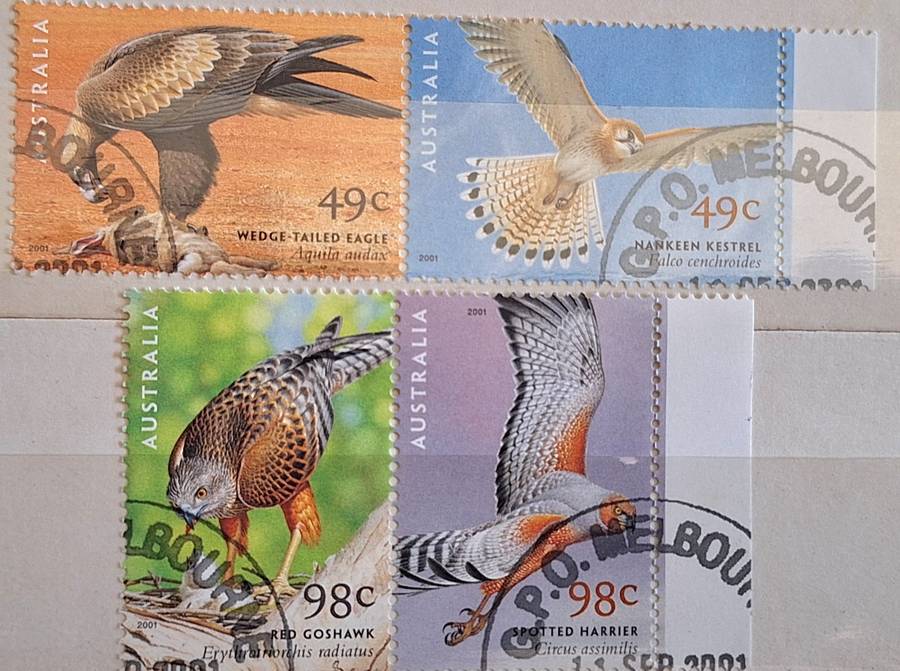 Australia 2001 Birds of Prey Set of 4 Cancelled Hinged stamps in 2 Se-tenant Pairs
