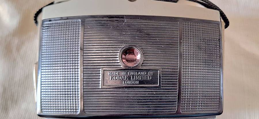 Kodak Brownie Cresta 3 Camera with 320 mount dakon lens and strap For Display or Prop