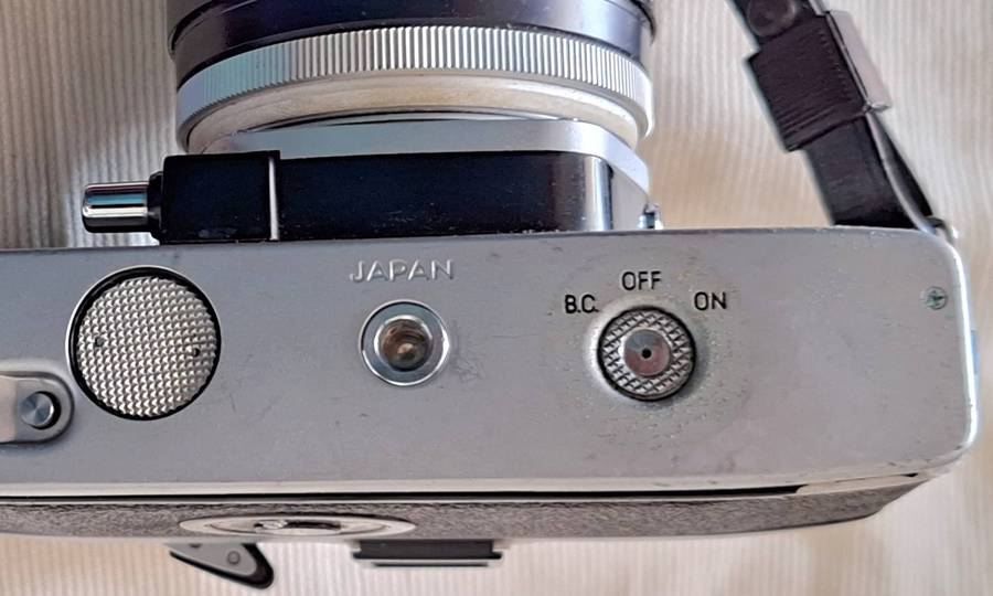 Minolta SR T 101 in Black Case