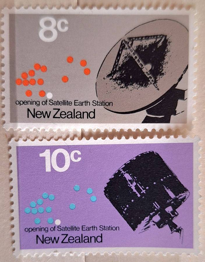 New Zealand 1971 Satellite Station Set of 2 Mint stamps