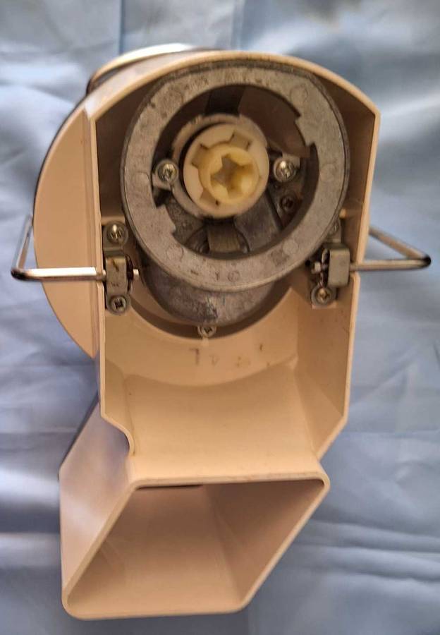 Kenwood Continuous Grater / Slicer Attachment for Chef 4 Slicing / Grating Discs included