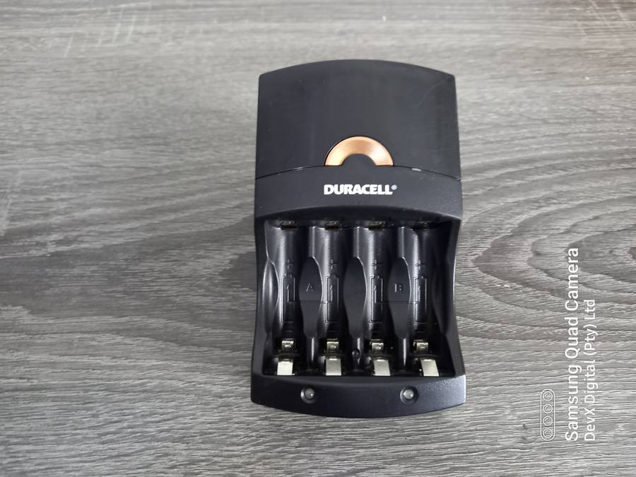 Verified Tested - Duracell Battery Charger For AA & AAA Batteries - LED Light Indicator - CEF14EU