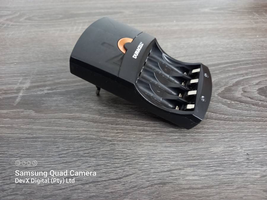 Verified Tested - Duracell Battery Charger For AA & AAA Batteries - LED Light Indicator - CEF14EU