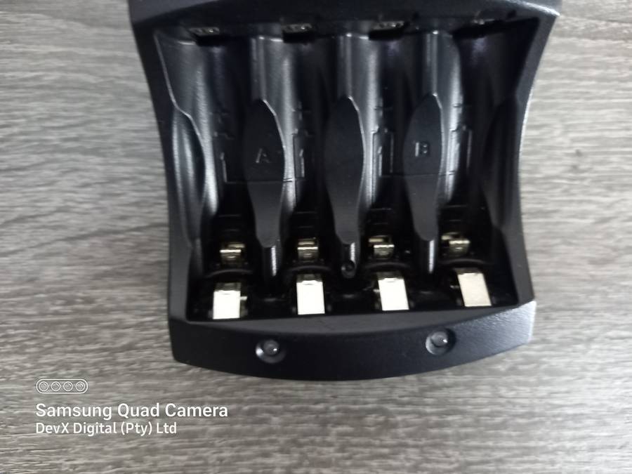 Verified Tested - Duracell Battery Charger For AA & AAA Batteries - LED Light Indicator - CEF14EU