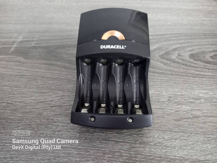 Verified Tested - Duracell Battery Charger For AA & AAA Batteries - LED Light Indicator - CEF14EU