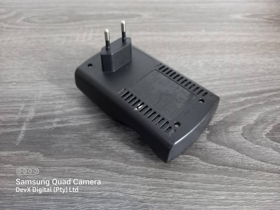 Verified Tested - Duracell Battery Charger For AA & AAA Batteries - LED Light Indicator - CEF14EU