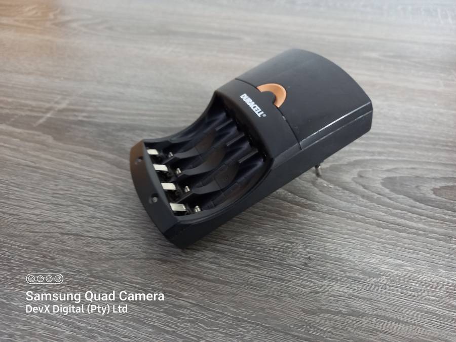 Verified Tested - Duracell Battery Charger For AA & AAA Batteries - LED Light Indicator - CEF14EU