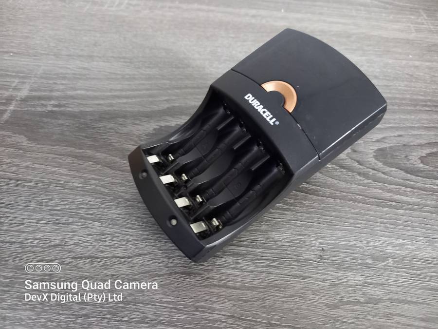 Verified Tested - Duracell Battery Charger For AA & AAA Batteries - LED Light Indicator - CEF14EU