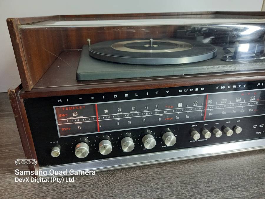 Vintage! Tempest Record Player - Solid Wooden Case - Perfect For Collectors & Vintage Enthusiasts
