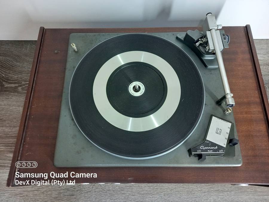 Vintage! Tempest Record Player - Solid Wooden Case - Perfect For Collectors & Vintage Enthusiasts