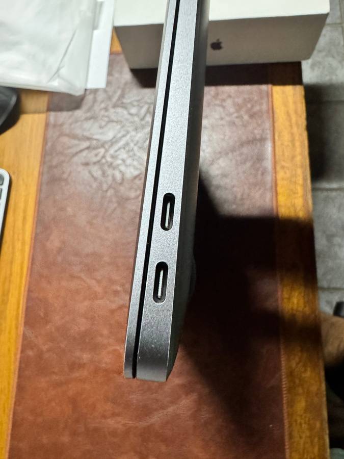 ***LOOK*** Macbook Air M1 in great condition