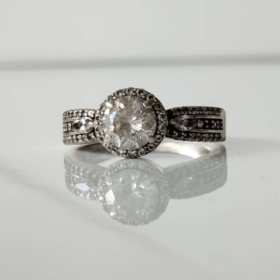 Vintage Style Round Cubic Zirconia Ring
