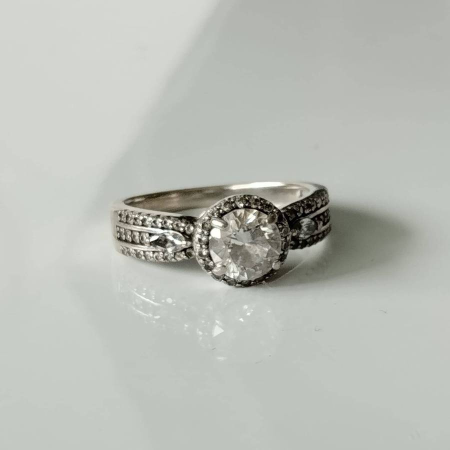 Vintage Style Round Cubic Zirconia Ring