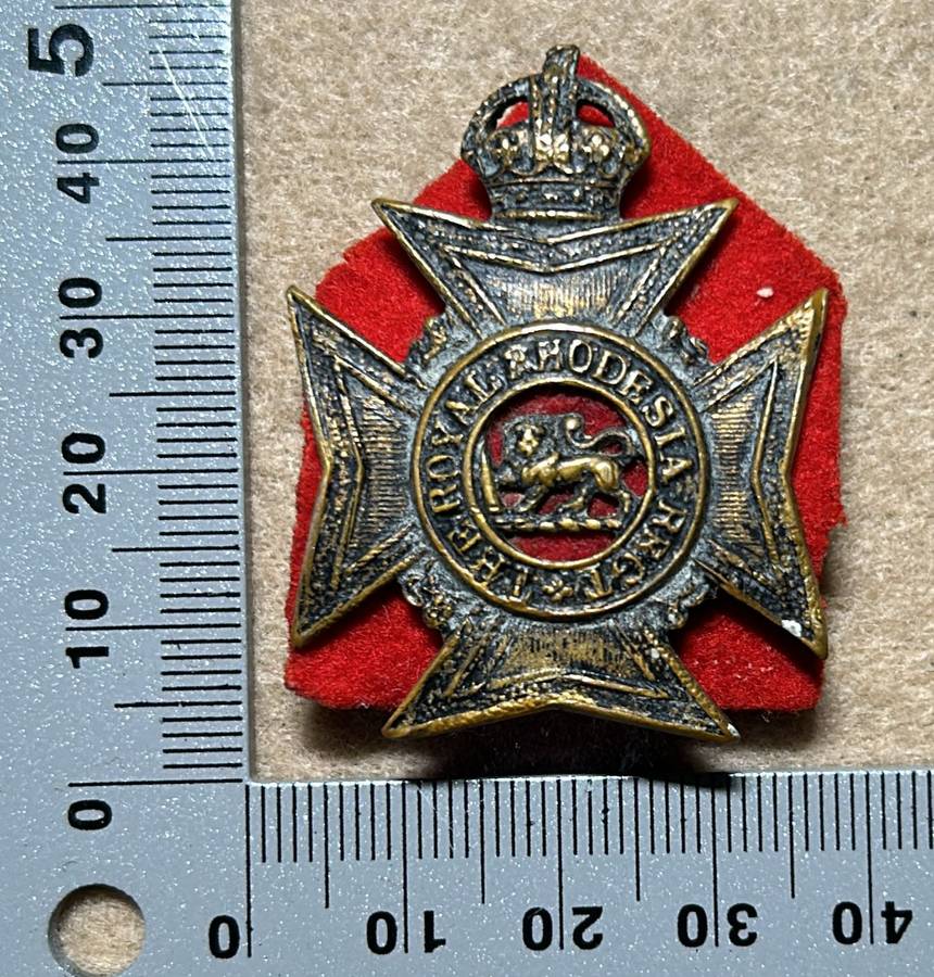 RHODESIA REGIMENT - RRR KC WITH RED BACKING