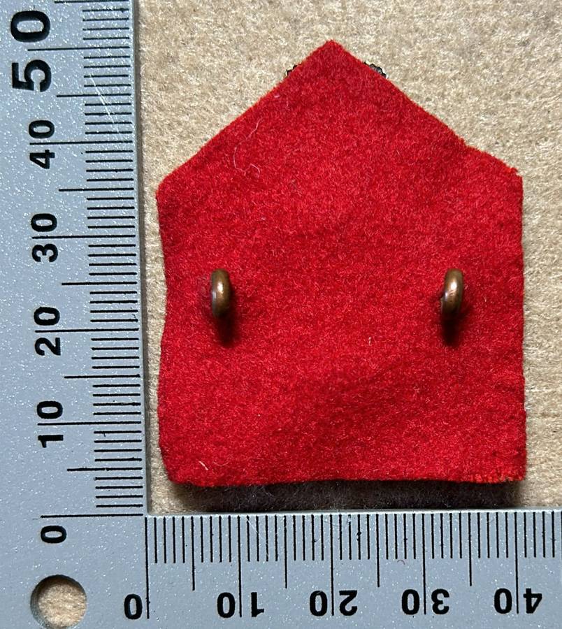 RHODESIA REGIMENT - CAP BADGE QC RRR