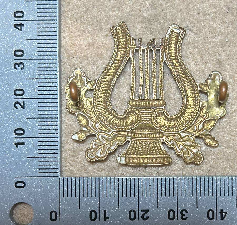 RHODESIA ARMY - 1 BRASS HARP NO CROWN