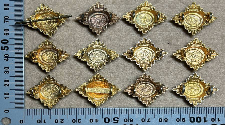 RHODESIA CROWNS AND PIPS - 12 PLAIN BRASS PIPS