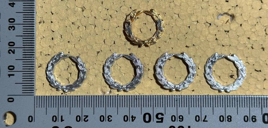 RHODESIA CROWNS AND PIPS - 4 MESS WREATHS 1 BRASS MESS WREATH