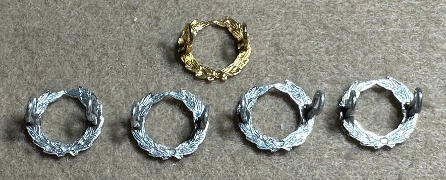 RHODESIA CROWNS AND PIPS - 4 MESS WREATHS 1 BRASS MESS WREATH