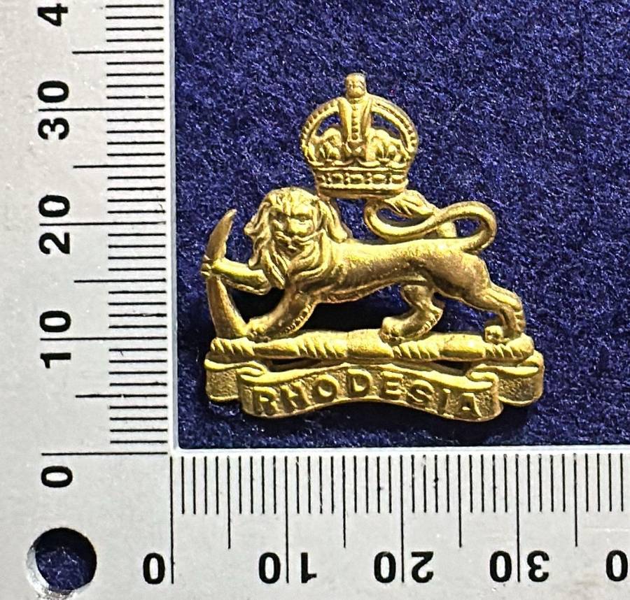 Rhodesian Cap Badge - Staff Corps 1050s - 1953 - FIRMIN LONDON