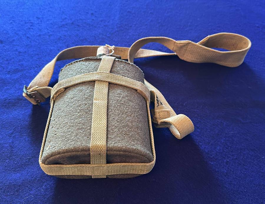 Commonwealth (Rhodesian) / WW2 Water Bottle with Sling complete and Stopper (Great Condition)