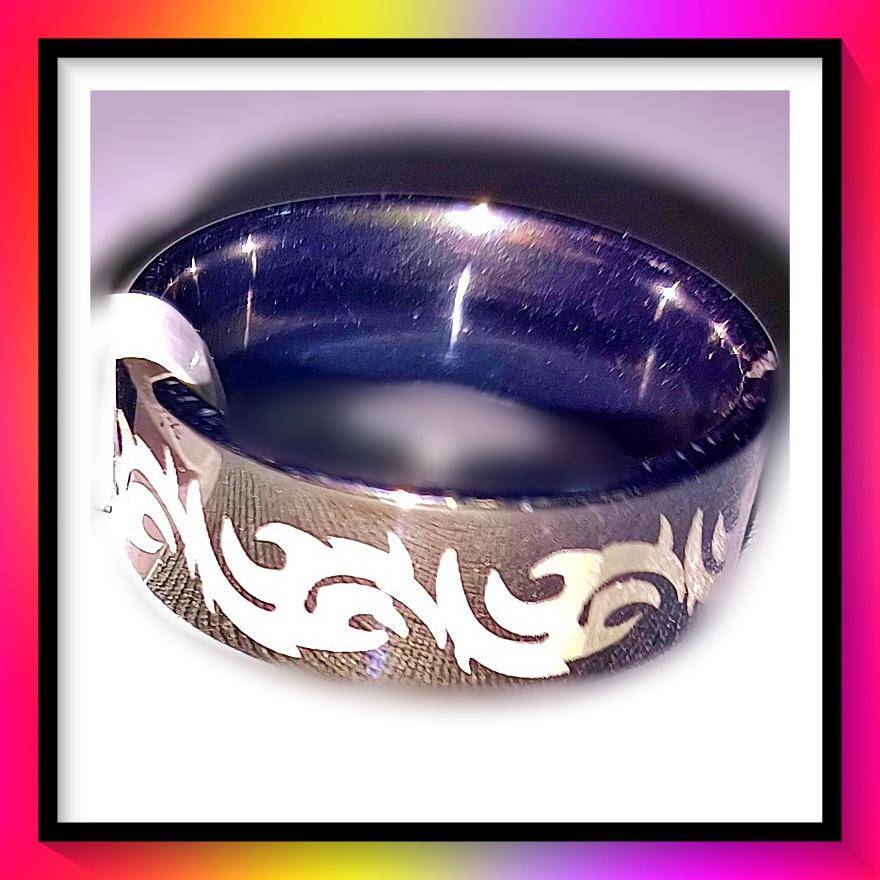Stunning White in black wave design ring S19