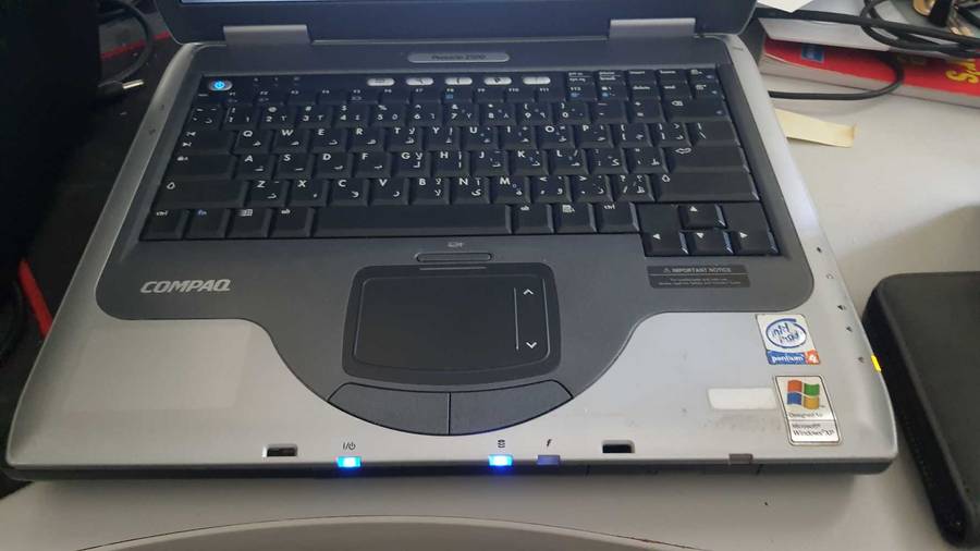 Compaq Pentium 4 laptop (Just needs windows)