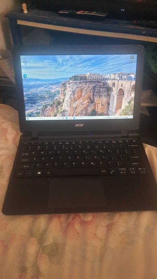 Acer Aspire ES1-132-C9MZ Intel Celeron N3350 1.10GHz 11.6" Laptop