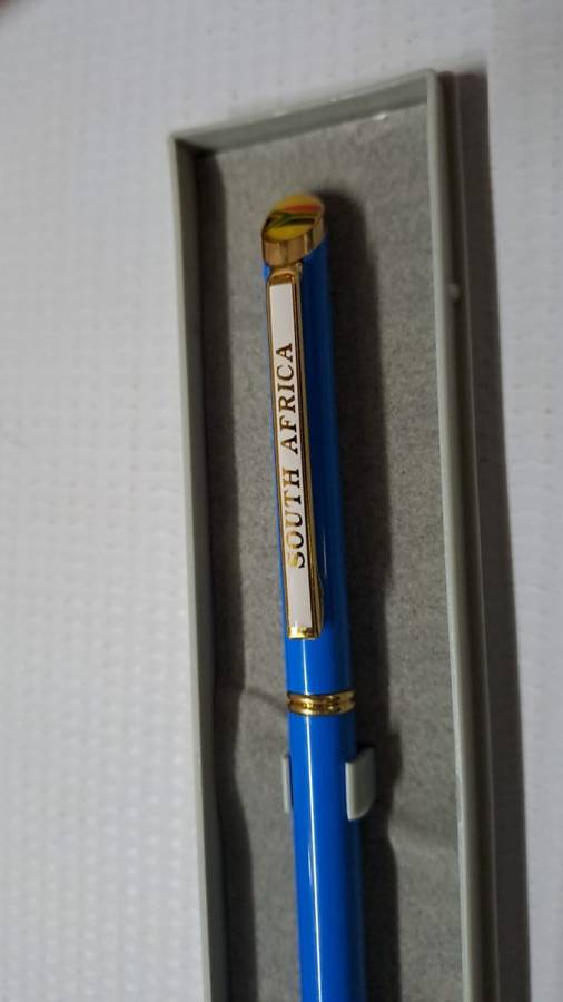 South African Pens 1 x Collectable South Africa Pen. No Ink. + display box (metal/light blue)