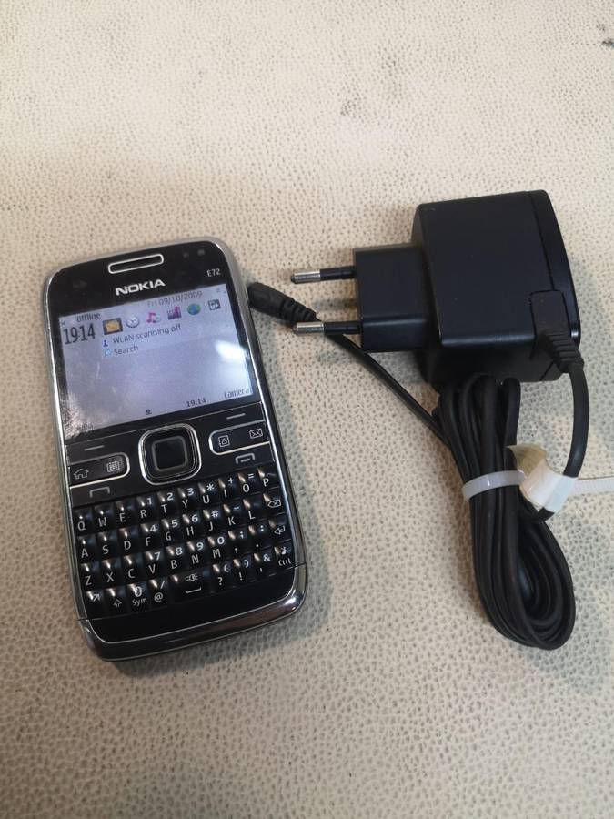 Vintage Nokia E72 - Complete  With Charger - Working