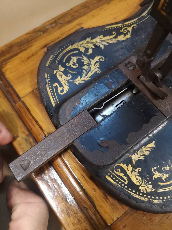 159 Year Old Antique 1865 Singer MFC.Co.N.Y 12K Sewing Machine - Made In UK