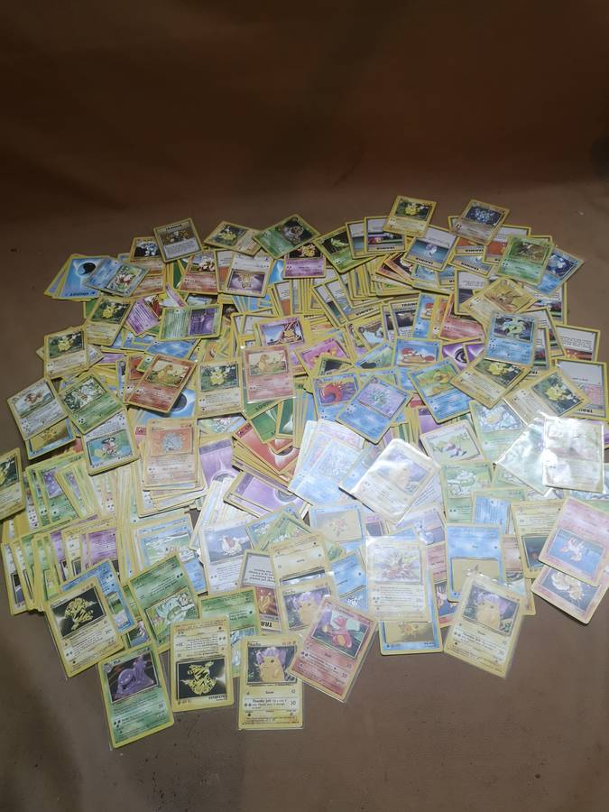 Absolutely Massive Bundle of 100% Original Pokemon Cards +/- 500 Cards