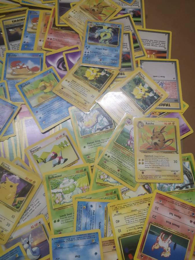 Absolutely Massive Bundle of 100% Original Pokemon Cards +/- 500 Cards