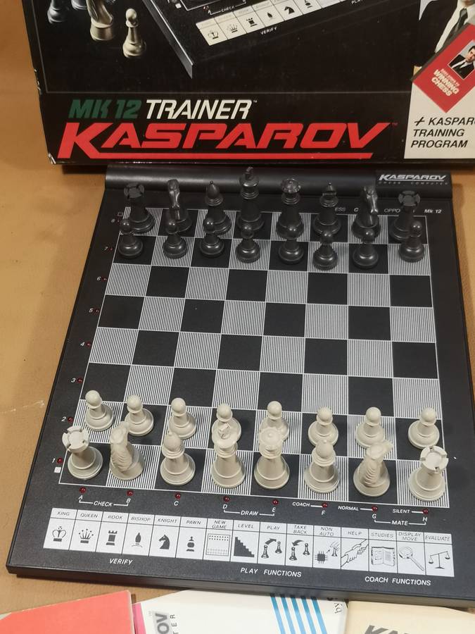 Vintage SAITEK KASPAROV MK 12 TRAINER Electronic Chess Computer Complete in Box